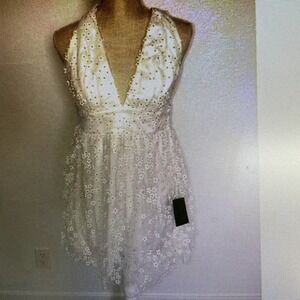 LULU'S Mini Dress, White,  delicate Tulle Daisy overlay, twist back, Size Medium